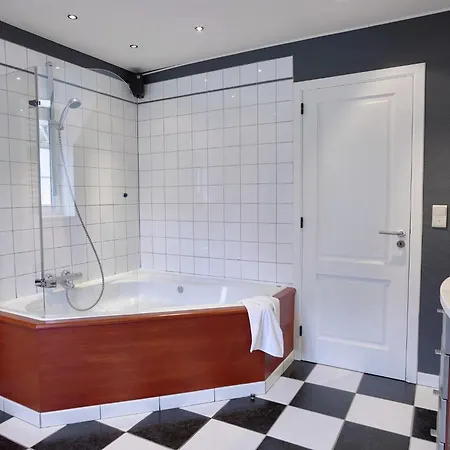 Ferienhaus Plushy In With Bubble Bath Pool *